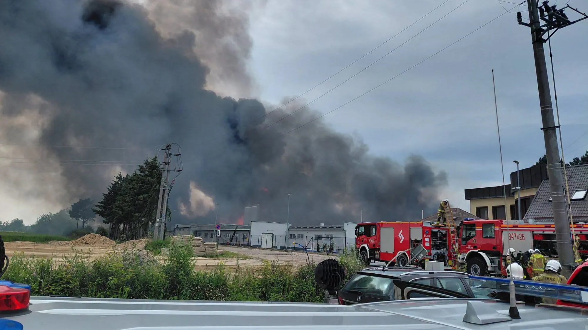 Pożar fabryki aerozoli na Pomorzu. Zdecydowano o ewakuacji mieszkańców