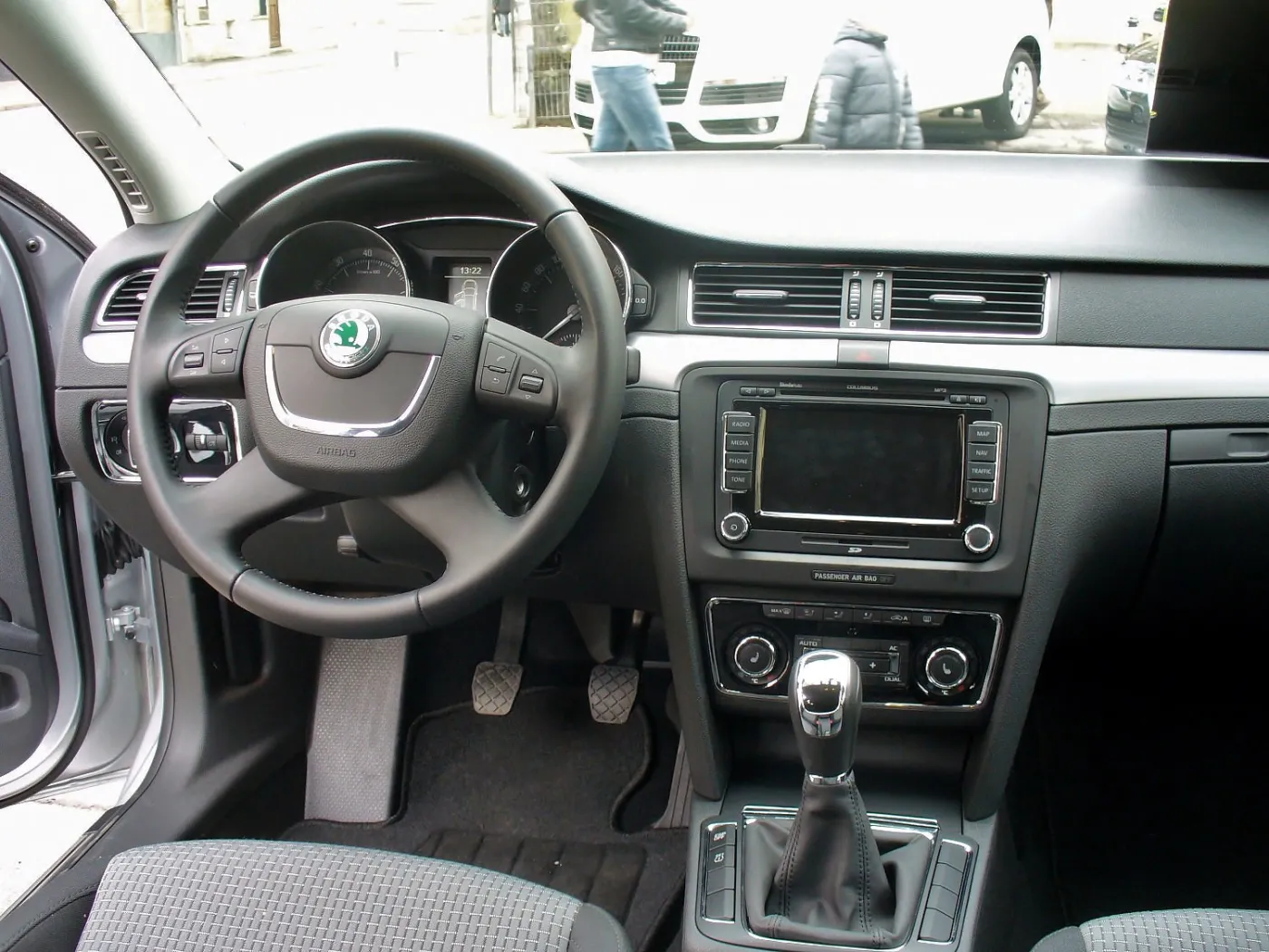 547884-skoda-superb-ii-ambition-tsi-brilliantsilber-interieur.jpg