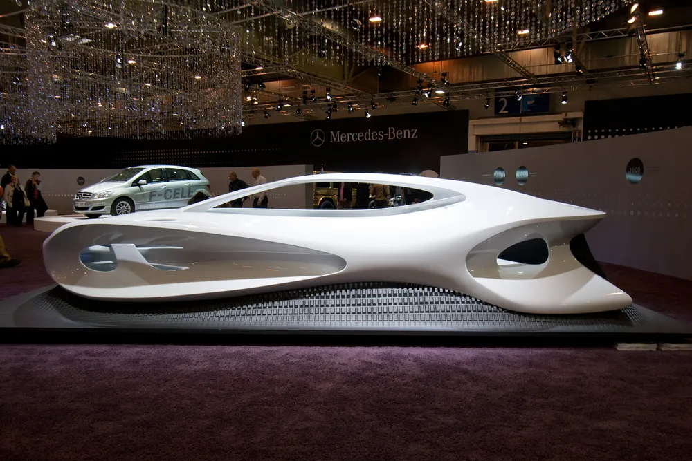 1254416-mercedes-benz-sculpture-named-aesthetics-125-on-display-at-the-essen-techno-classica-show-2011.jpg