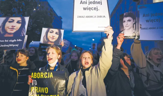 Aborcyjne manewry. Bez zaostrzenia prawa, przynajmniej na razie