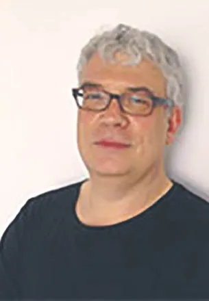 Michael Young, analityk zwi