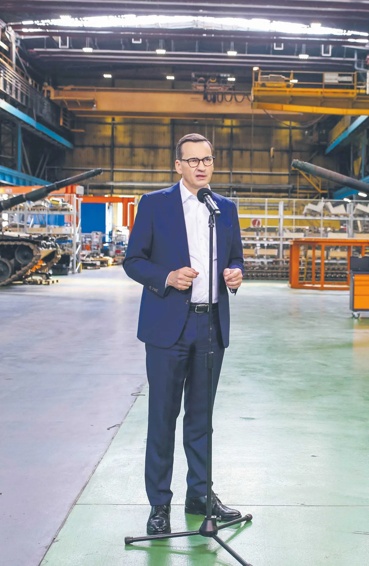 Ówczesny premier Mateusz Morawiecki w Zakładach Mechanicznych Bumar-Łabędy w Gliwicach, lipiec 2023 r.