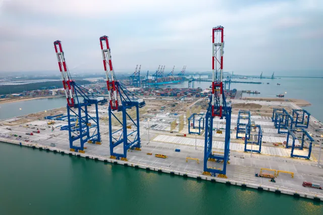 Chińczycy szerzej otwierają się na import z Polski. "Z połączenia Europy z Chinami skorzystało już ponad 100 tys. pociągów towarowych"