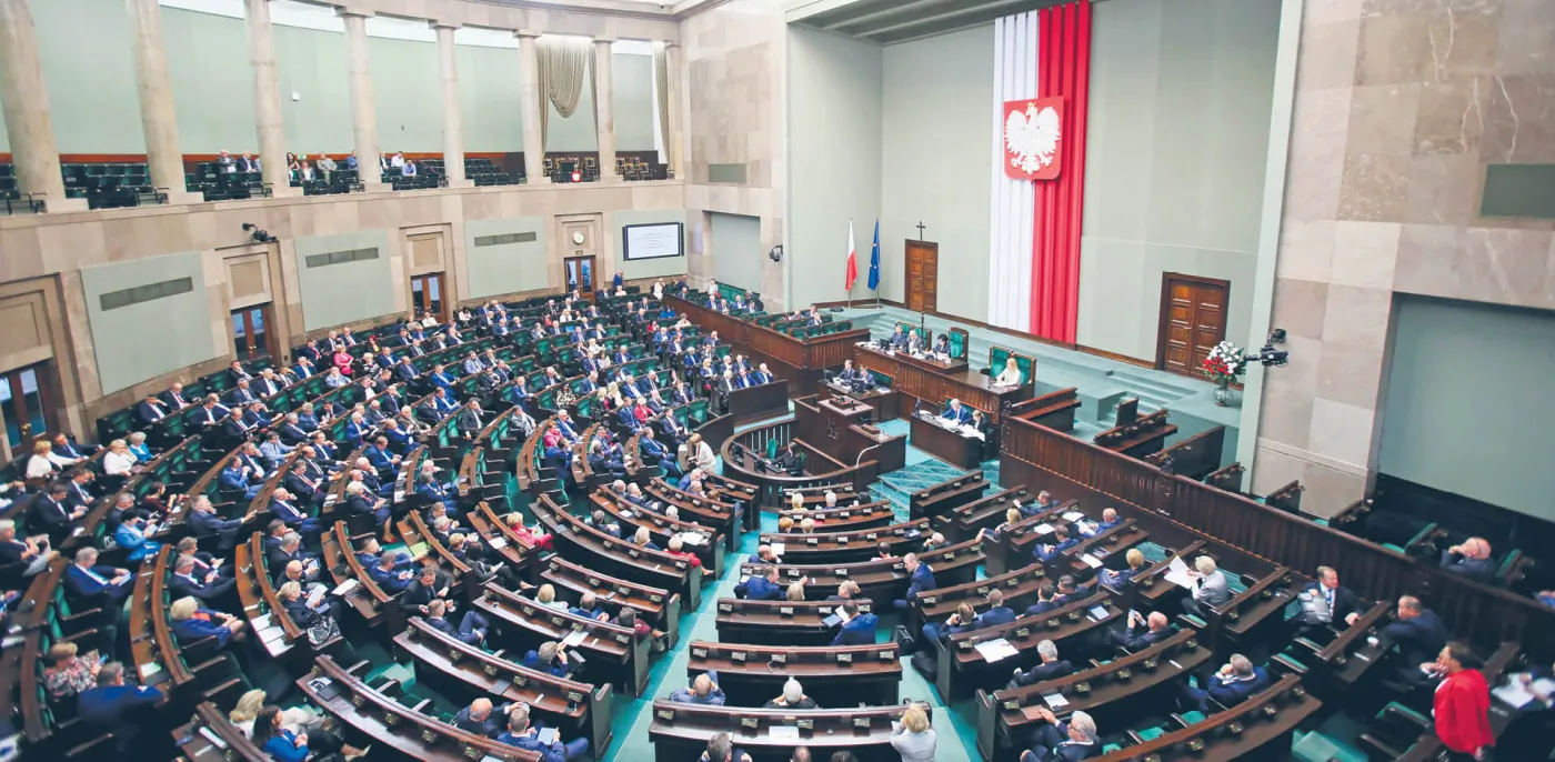 Wyborcza przerwa parlamentu legalna, choć precedensowa