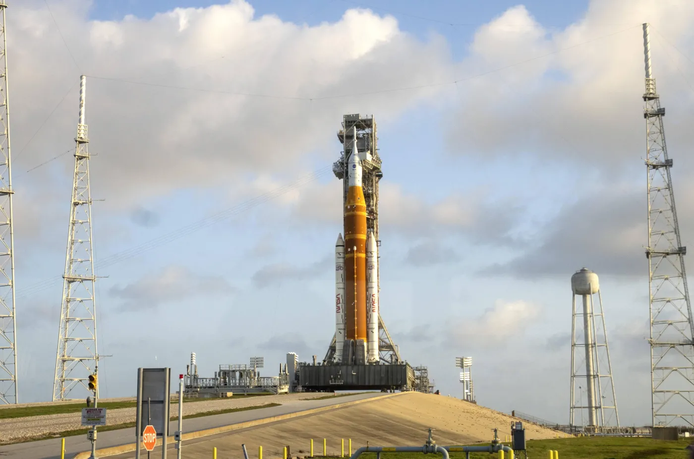 Przełom po 53 latach! Ludzie wracają w stronę Księżyca