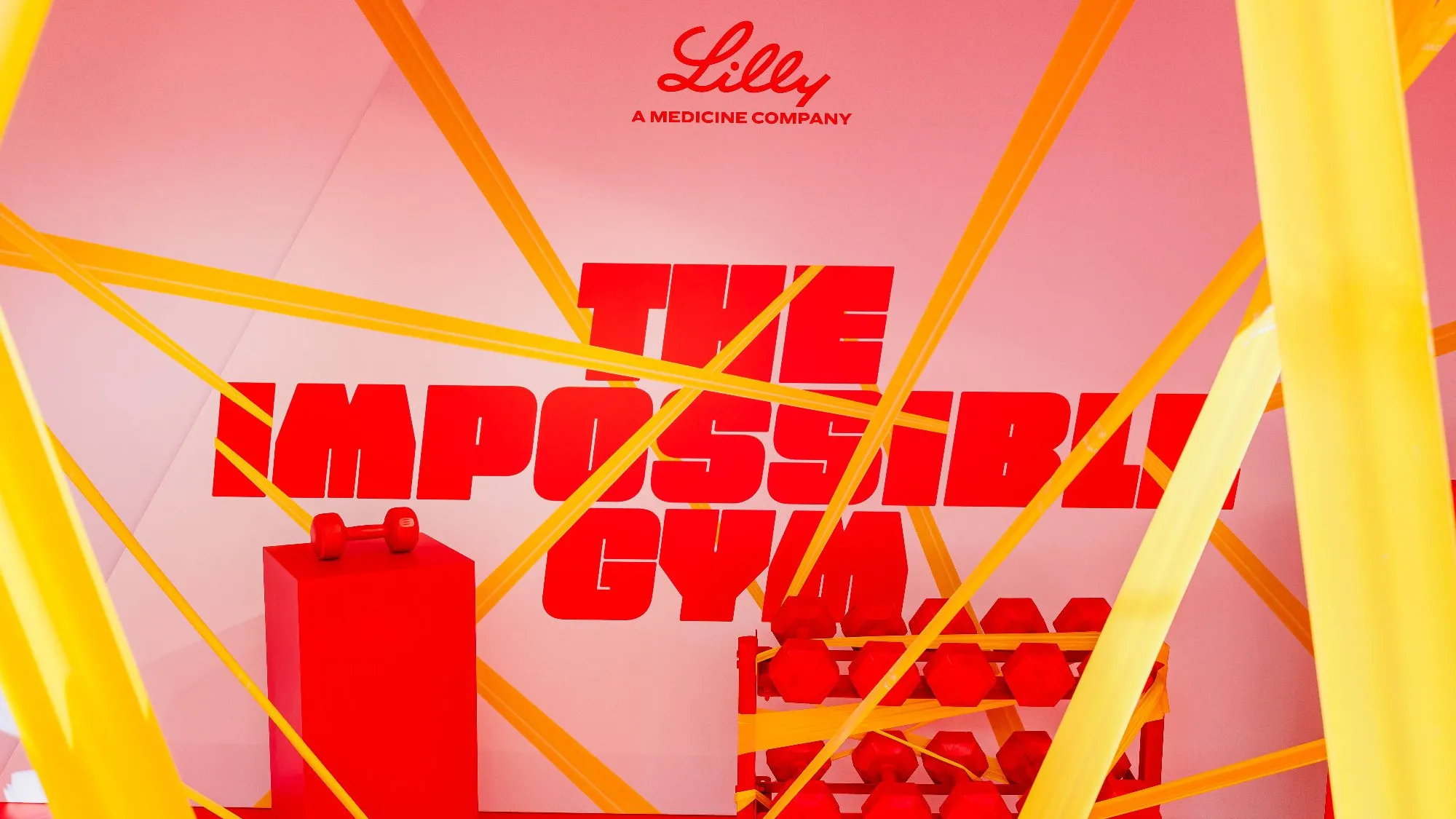 W Warszawie rusza „The Impossible Gym” – wyjątkowa instalacja, która symbolizuje wyzwania stojące przed pacjentami z chorobą otyłościową