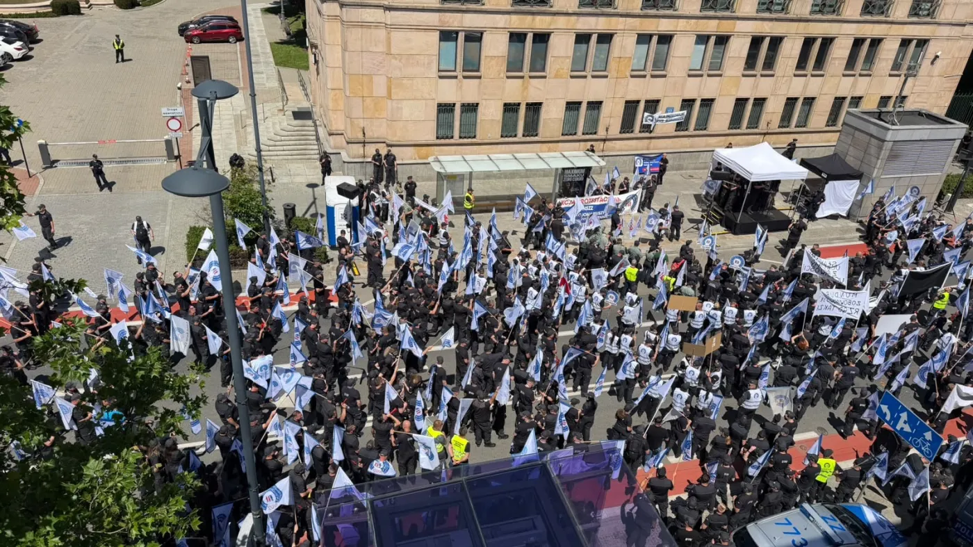 Protest Służby Więziennej przed Ministerstwem Finansów