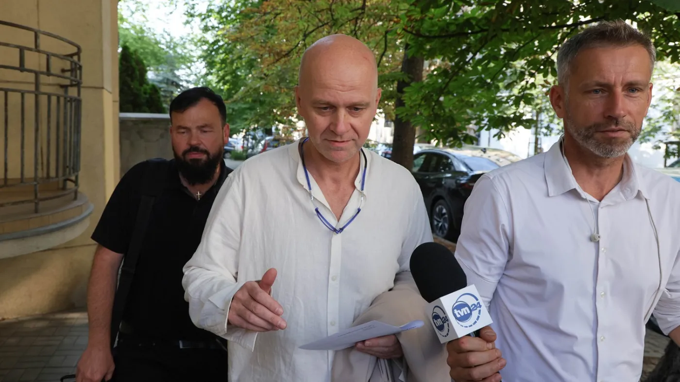 Dr Emil Jędrzejewski przed przesłuchaniem w prokuraturze