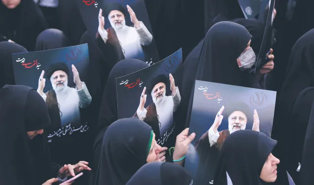 Burzowo nad Iranem po śmierci prezydenta. Przywódcy frakcji skoczą sobie do gardeł?