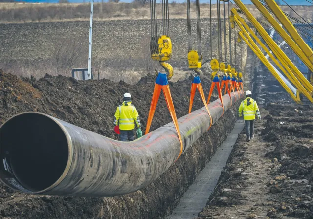 Kto zatankuje czołgi państw NATO. Wąskie gardło dla wojskowego paliwa