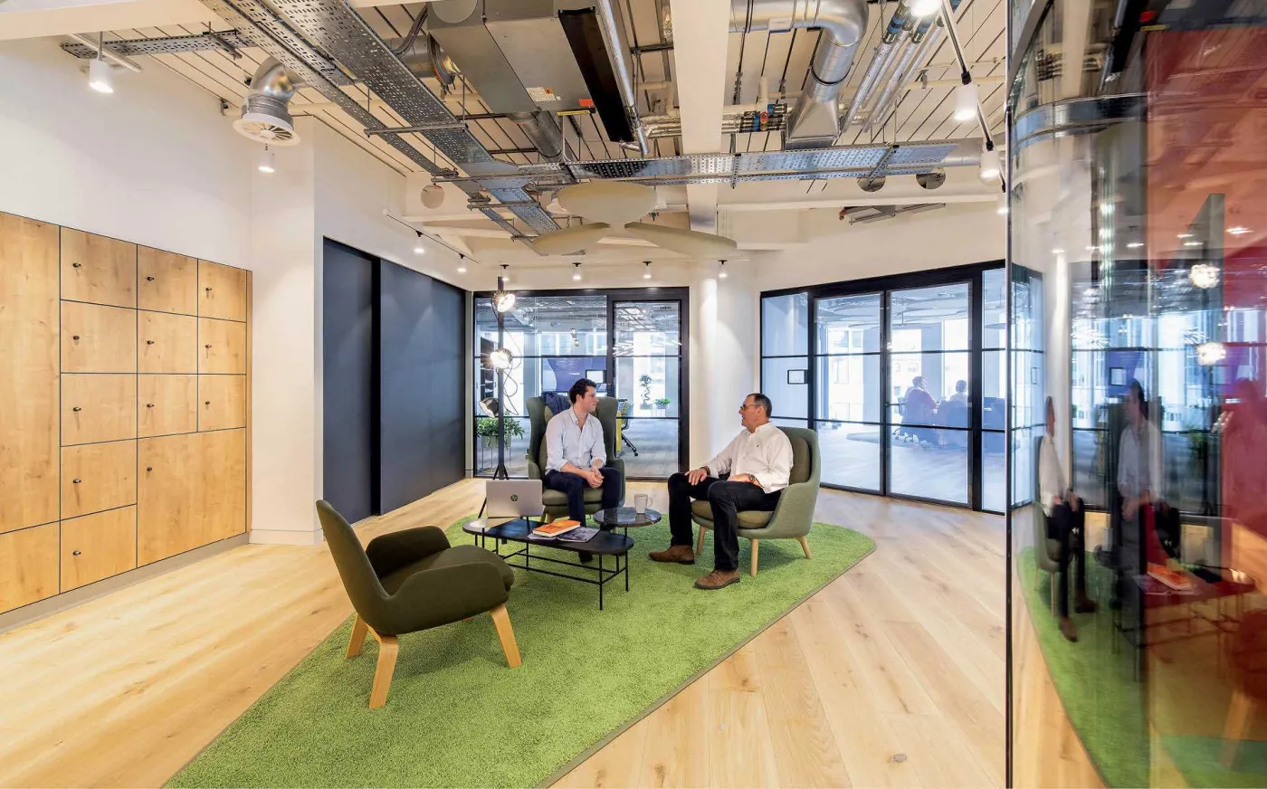 Rok 2021 przyniósł wzrost znaczenia inteligentnych biur