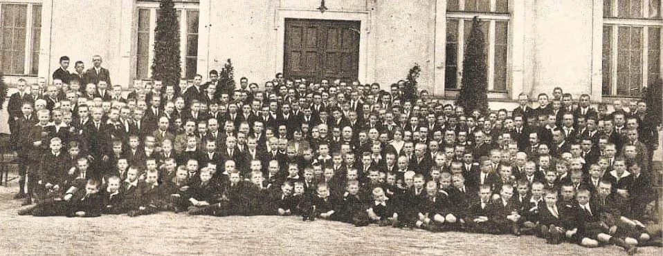Każdy był kiedyś dzieckiem. Skrócona historia dzieciństwa
