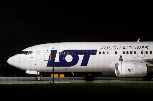 Pierwsza grupa 114 ewakuowanych Afgańczyków przyleciała do Poznania