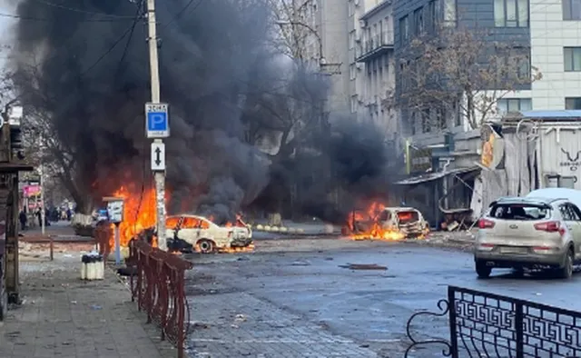 Rosjanie ostrzelali centrum Chersonia. Jest wielu rannych i zabitych