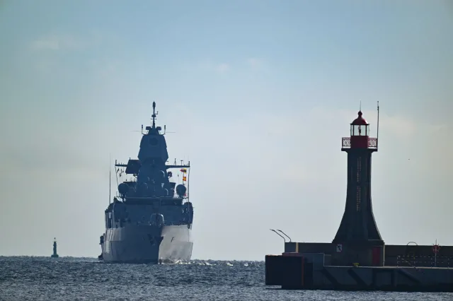 Rosyjskie samoloty zwiadowcze nad niemiecką fregatą Hamburg. Incydent uznany za prowokację