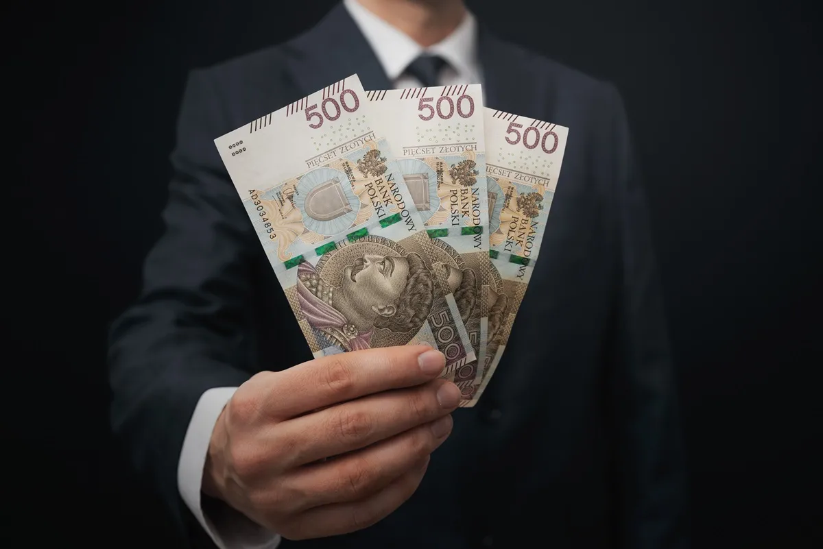 Ile zarabiali Polacy w listopadzie 2025? GUS podał najnowsze dane o wynagrodzeniu i zatrudnieniu