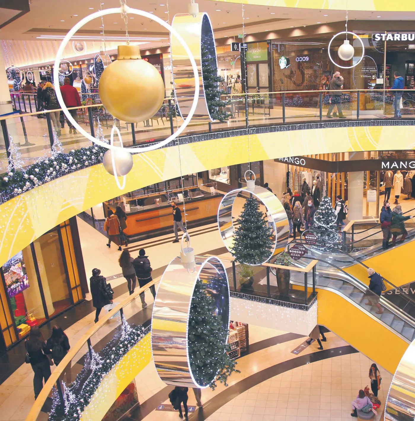 Handel nadrabia stracony czas