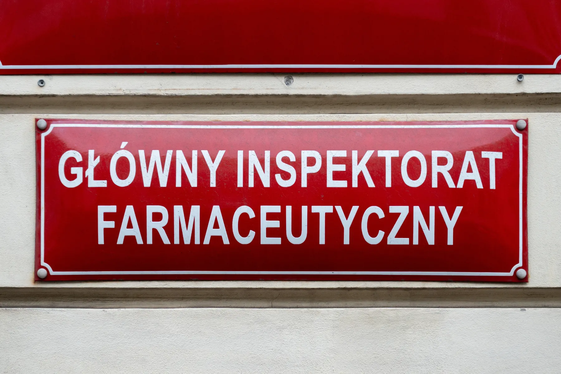 Pilna decyzja GIF. Popularny lek stosowany w leczeniu chorób autoimmunologicznych i zapalnych natychmiast wycofany z aptek