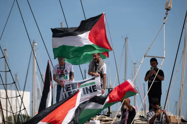 Izrael zatrzymał statki flotylli Sumud z polską delegacją humanitarną, w tym posłem KO: "Zostałem porwany"