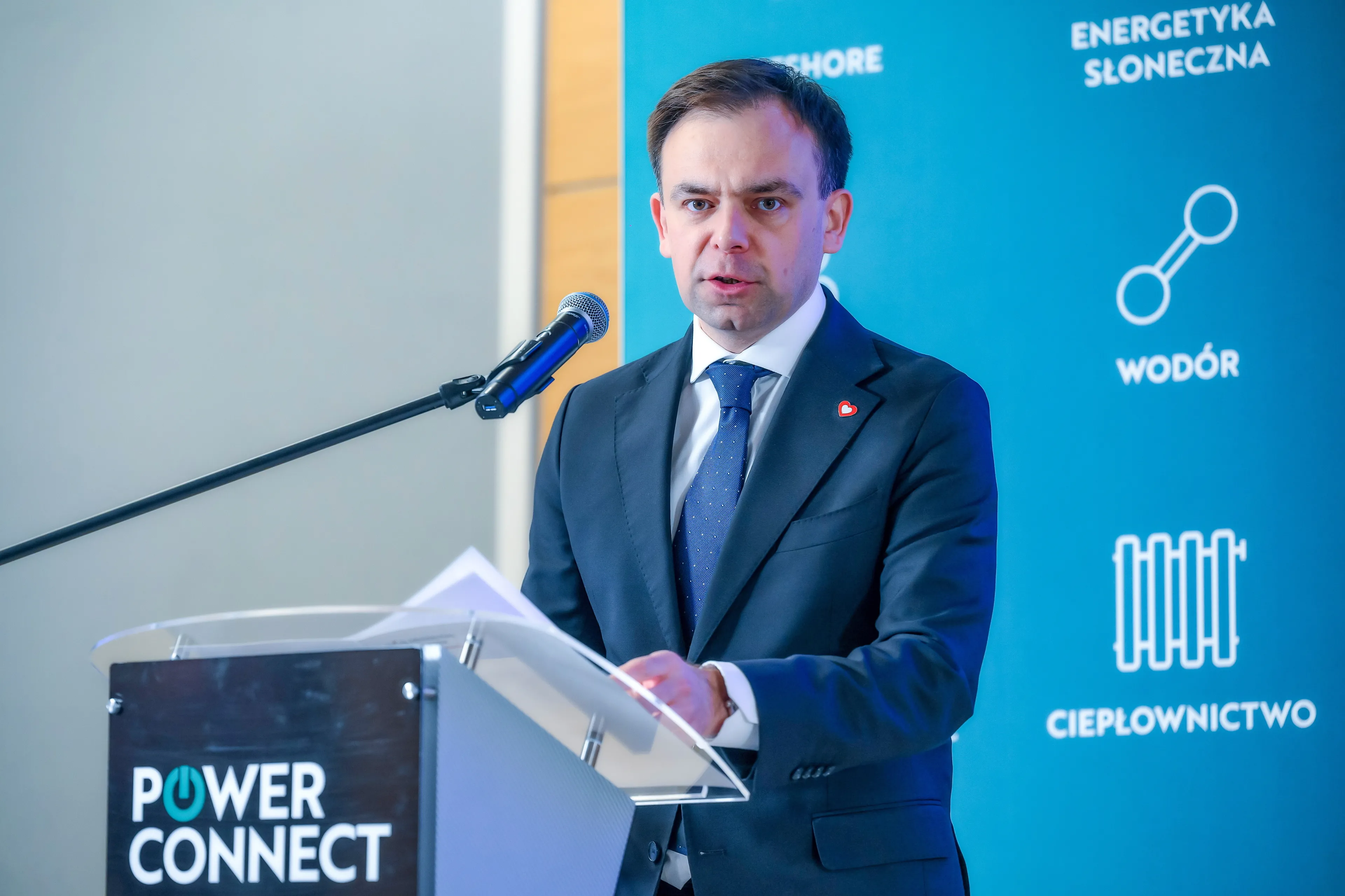 Rząd szykuje decyzję ws. paliw. VAT w dół? Kierowcy czekają na ruch