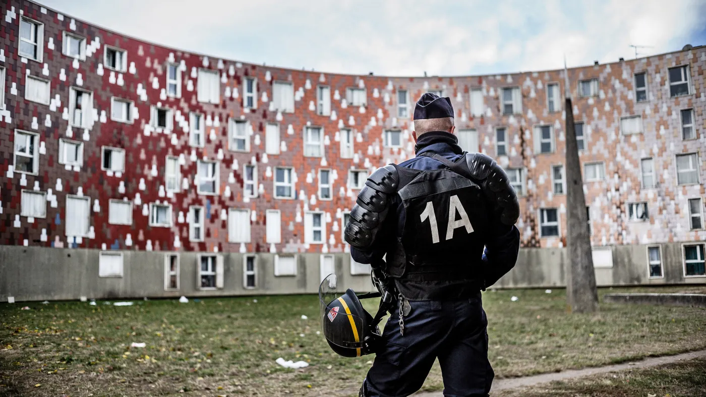 Blok na osiedlu Grande Borne w Grigny, przedmieściu oddalonym o ok. 20 km od stolicy Francji