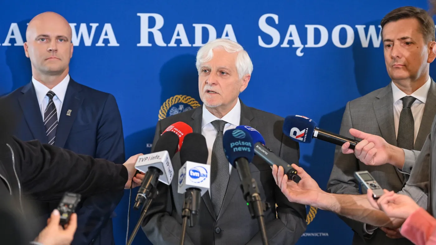 Przewodniczący Krajowej Rady Sądownictwa SSN Dariusz Zawistowski (C)