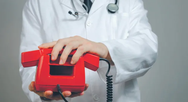 W warunkach epidemii chorego psychicznie można wysłuchać również przez telefon [OPINIA]