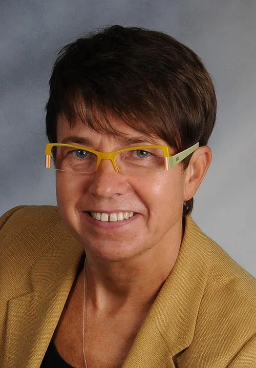 dr Małgorzata Starczewska-Krzysztoszek Katedra Ekonomii Politycznej, UW