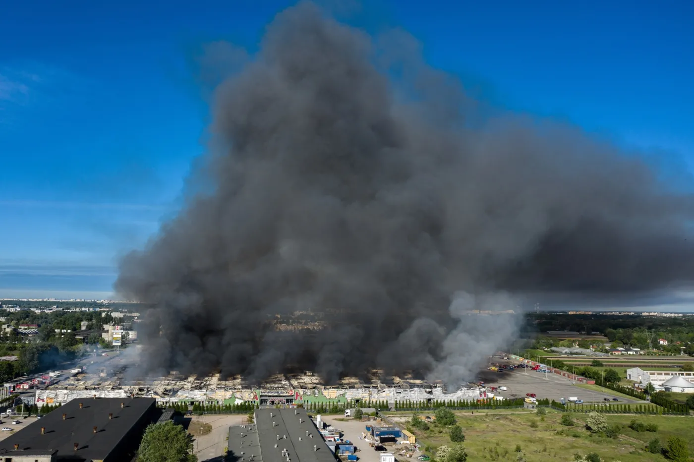 Pożar kompleksu handlowego przy ul. Marywilskiej 44 w Warszawie, 12 bm.
