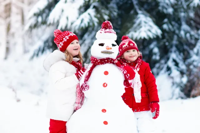 1100 zł dofinansowania na ferie zimowe w 2026 r. dla dzieci. Trzeba decydować w listopadzie 2025 r.