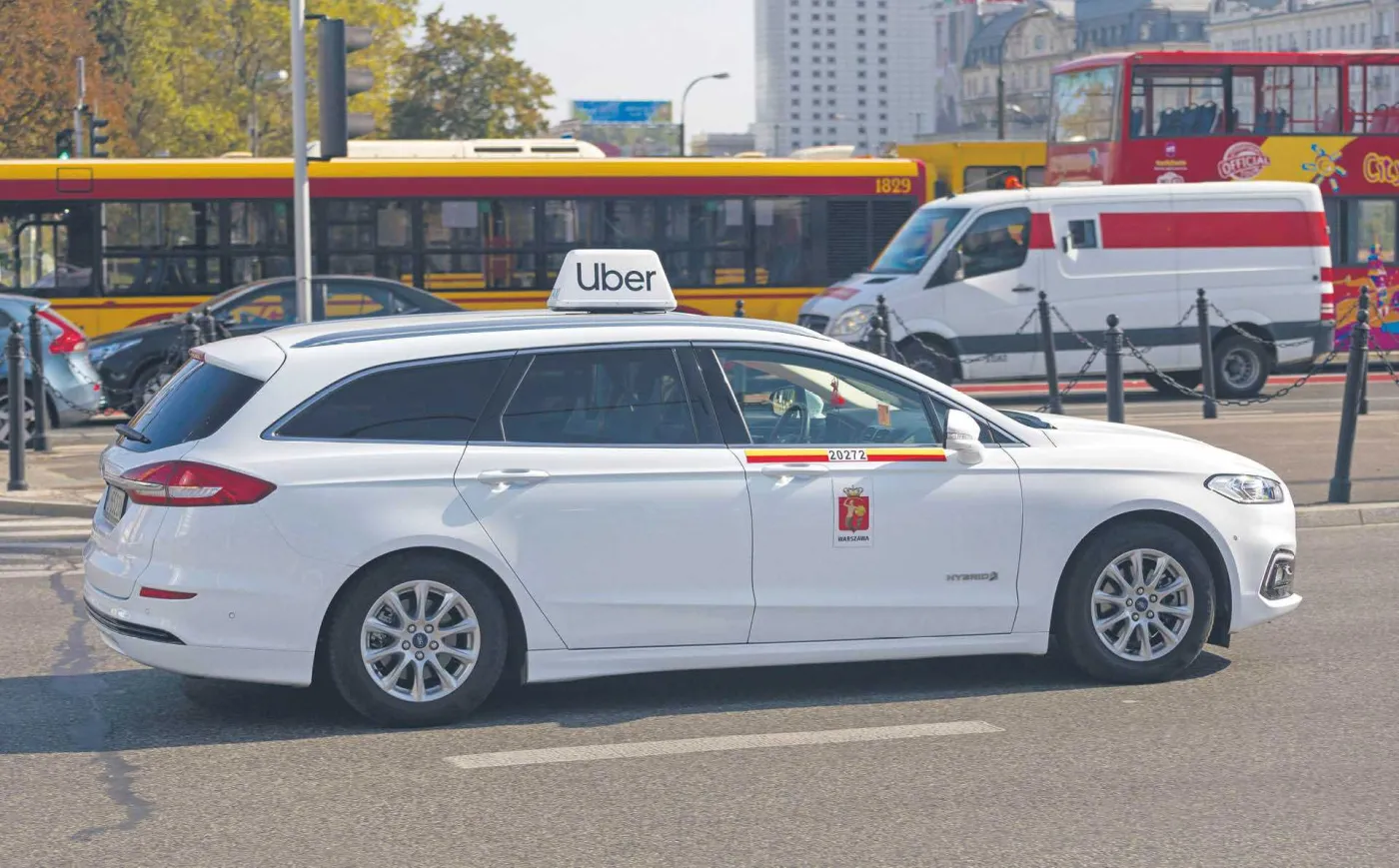 Uber i Bolt zachowają twarz… kierowcy