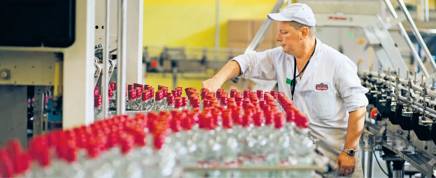 Gospodarka traci na drogim alkoholu