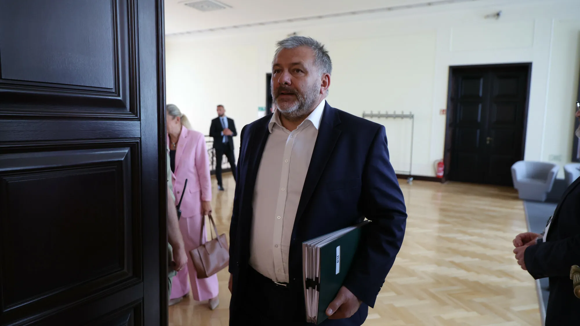 Trzy osoby zatrzymane w śledztwie Zondacrypto. Zabezpieczono luksusowe auta i gotówkę