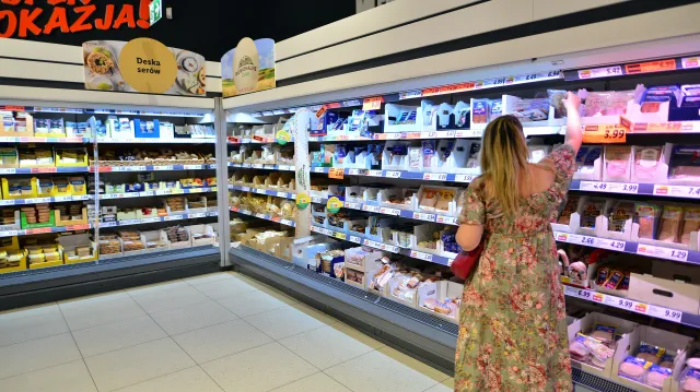 Spór o ceny masła z Biedronki i Lidla. Do gry wciągnięty został UOKiK