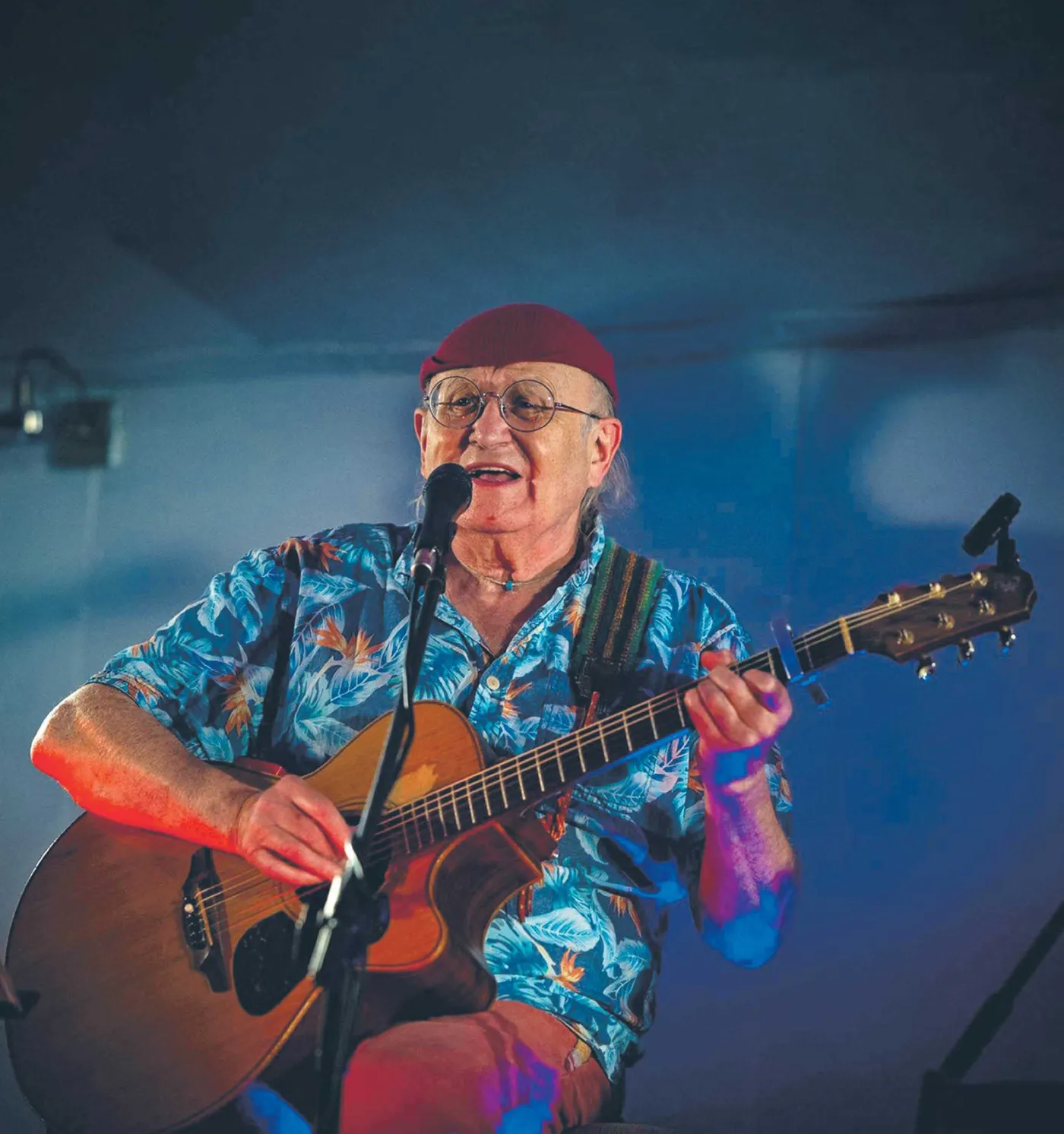 Jacek Kleyff wolny twórca w paru dziedzinach. Współtwórca teatrzyku Salon Niezależnych i Orkiestry Na Zdrowie. W PRL-u, z powodu objęcia cenzurą, miał zakaz występowania