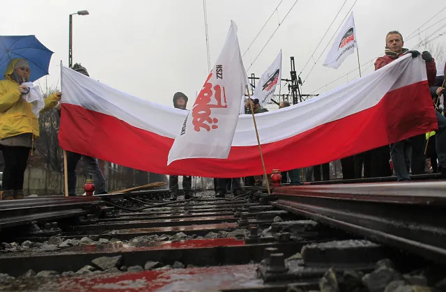 Strajk na kolei. Pracownicy PKP Cargo zablokowali tory