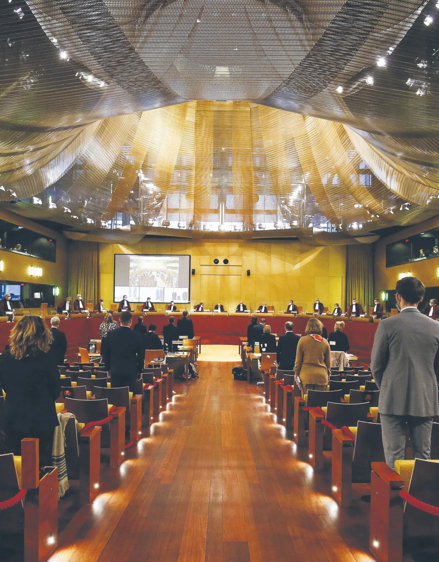 Komisja pisze listy. Rząd czyta, a izba działa dalej