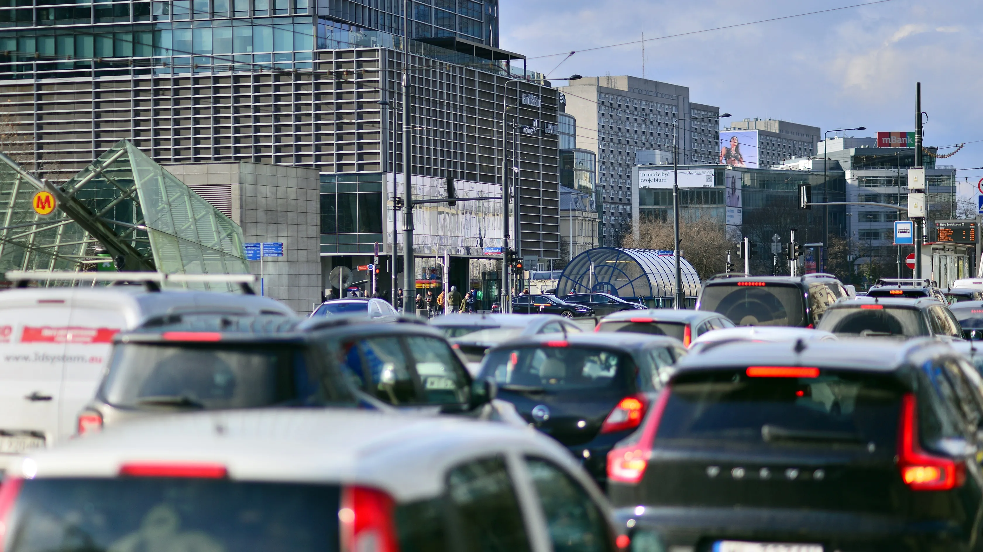 Masz auto? Resort po cichu zmienia przepisy i wprowadza nowy element wyposażenia w samochodach osobowych