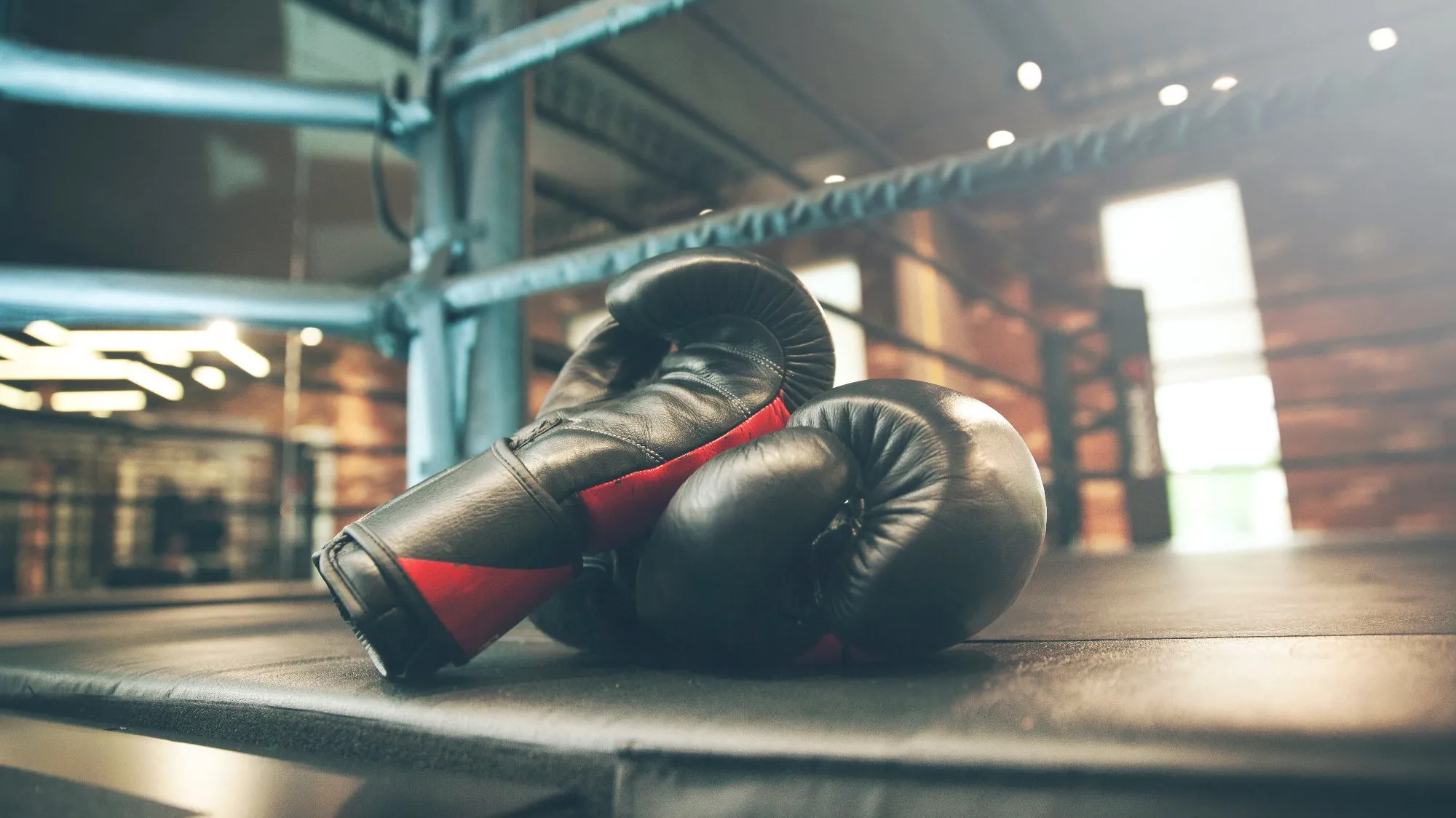Mistrz IBF i WBO zastrzelony przed własnym domem. Jego partnerka wielokrotnie postrzelona