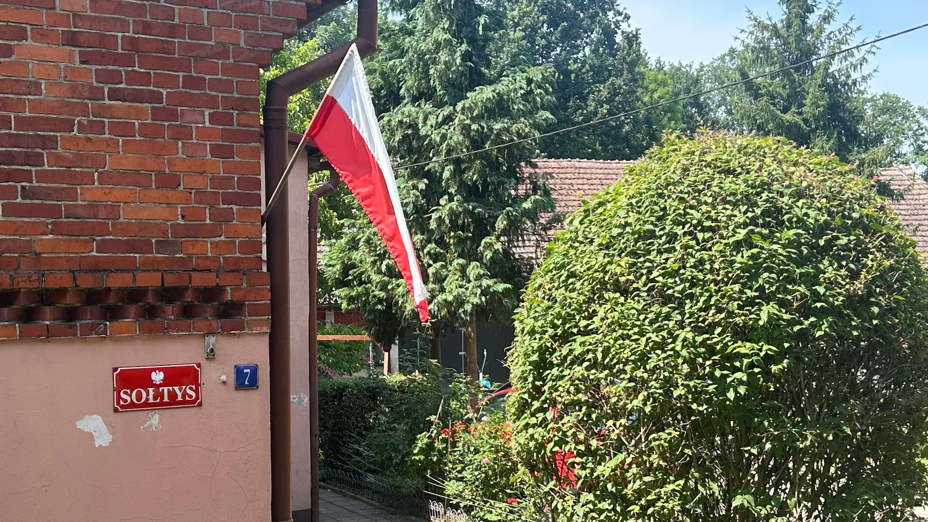 Ile naprawdę zarabia sołtys w Polsce? Pieniądze, dodatek do emerytury i ukryte przywileje