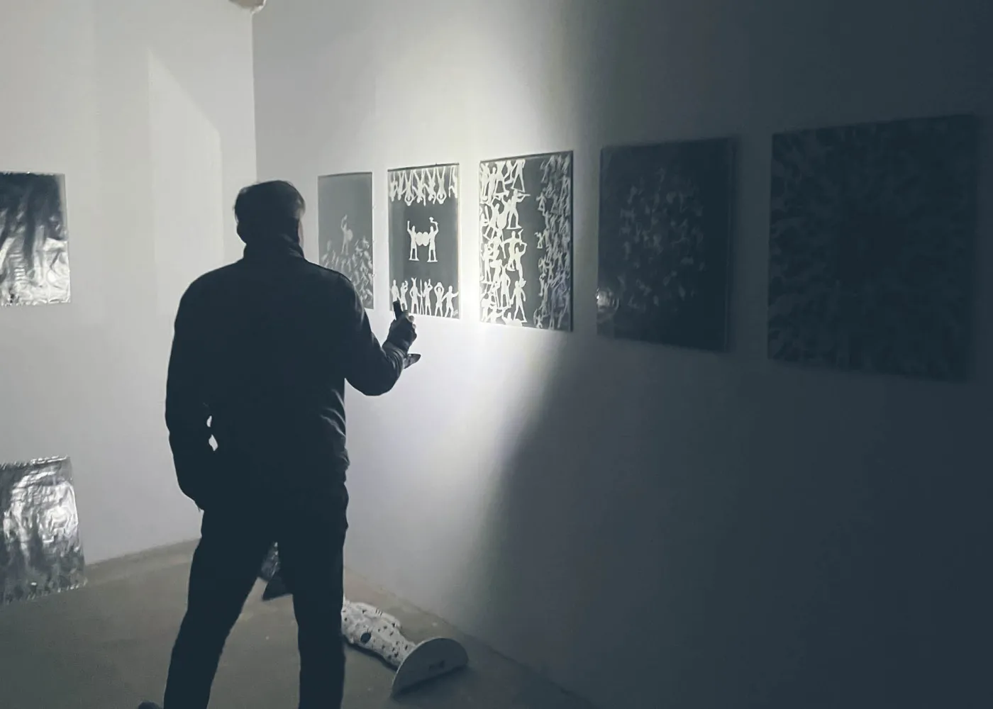 Serhij Żadan na wystawie Ołeha Kałasznika w piwnicach uniwersytetu im. Karazina