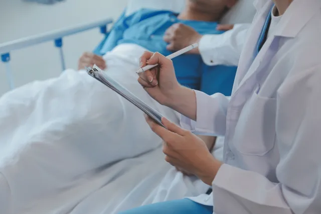 Szpitale z planami konsolidacji jeszcze poczekają