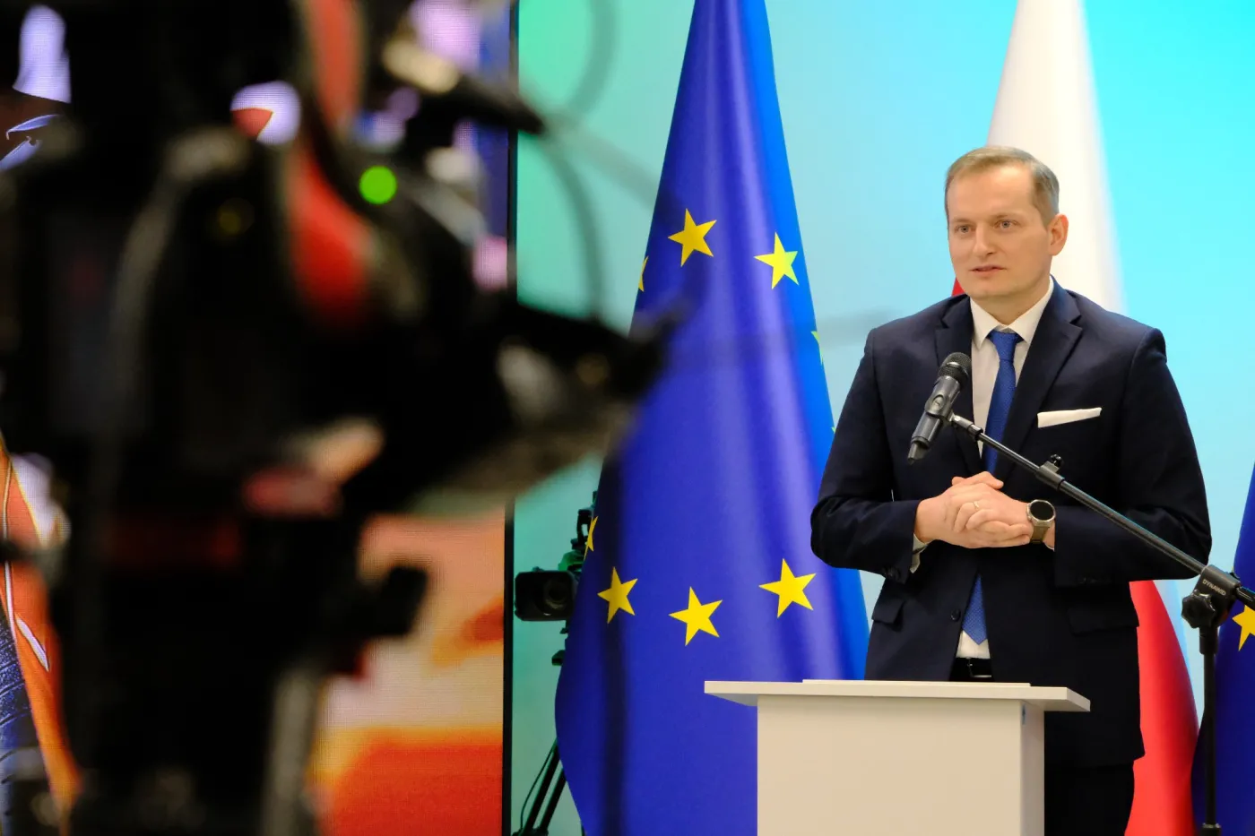 Cyprian Gronkiewicz, prezes ElectroMobility Poland, podczas konferencji prasowej