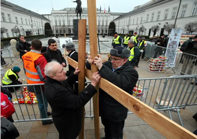 Rocznica katastrofy smoleńskiej: zobacz przebieg uroczystości. Polska i świat oddały hołd ofiarom tragedii