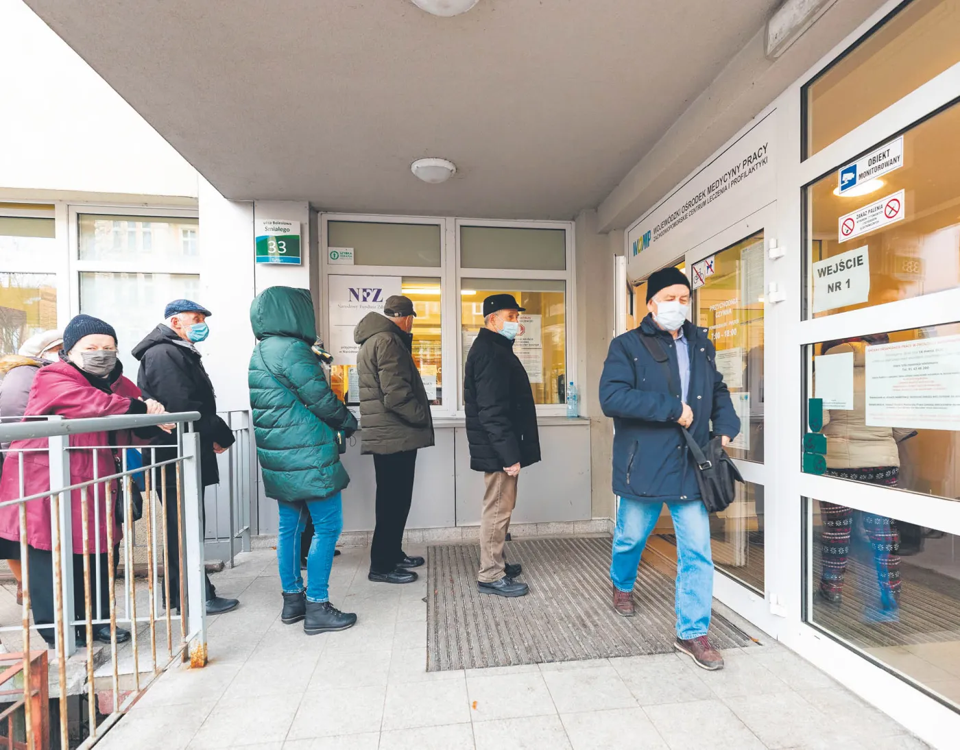 Szczepienia gonią III falę