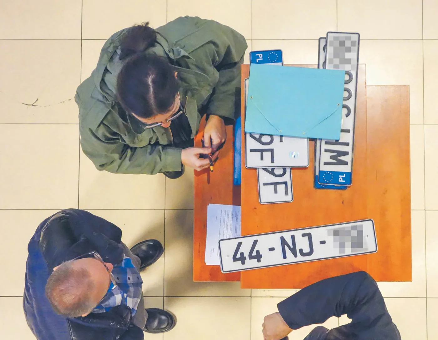 Sprzedaż aut: jest źle, choć nieco lepiej