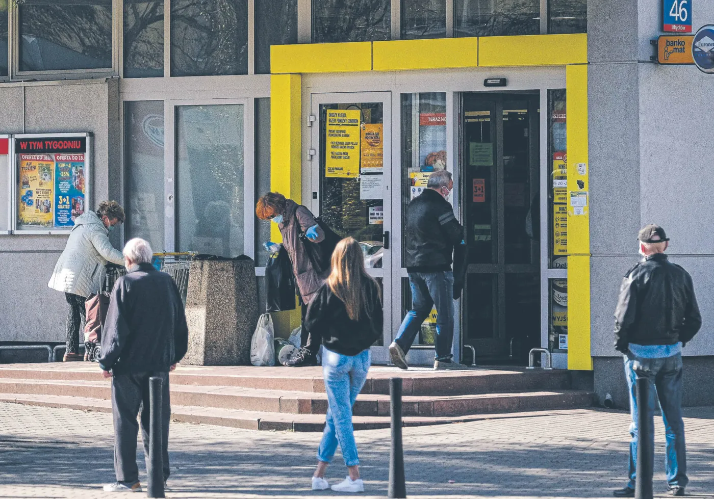 Przyszła druga fala pandemii i Polacy znowu robią zapasy