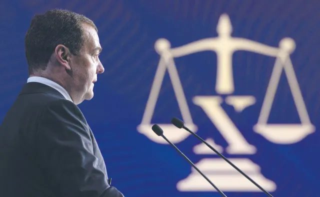 Potocki: Kukiełki nie są od improwizacji [OPINIA]