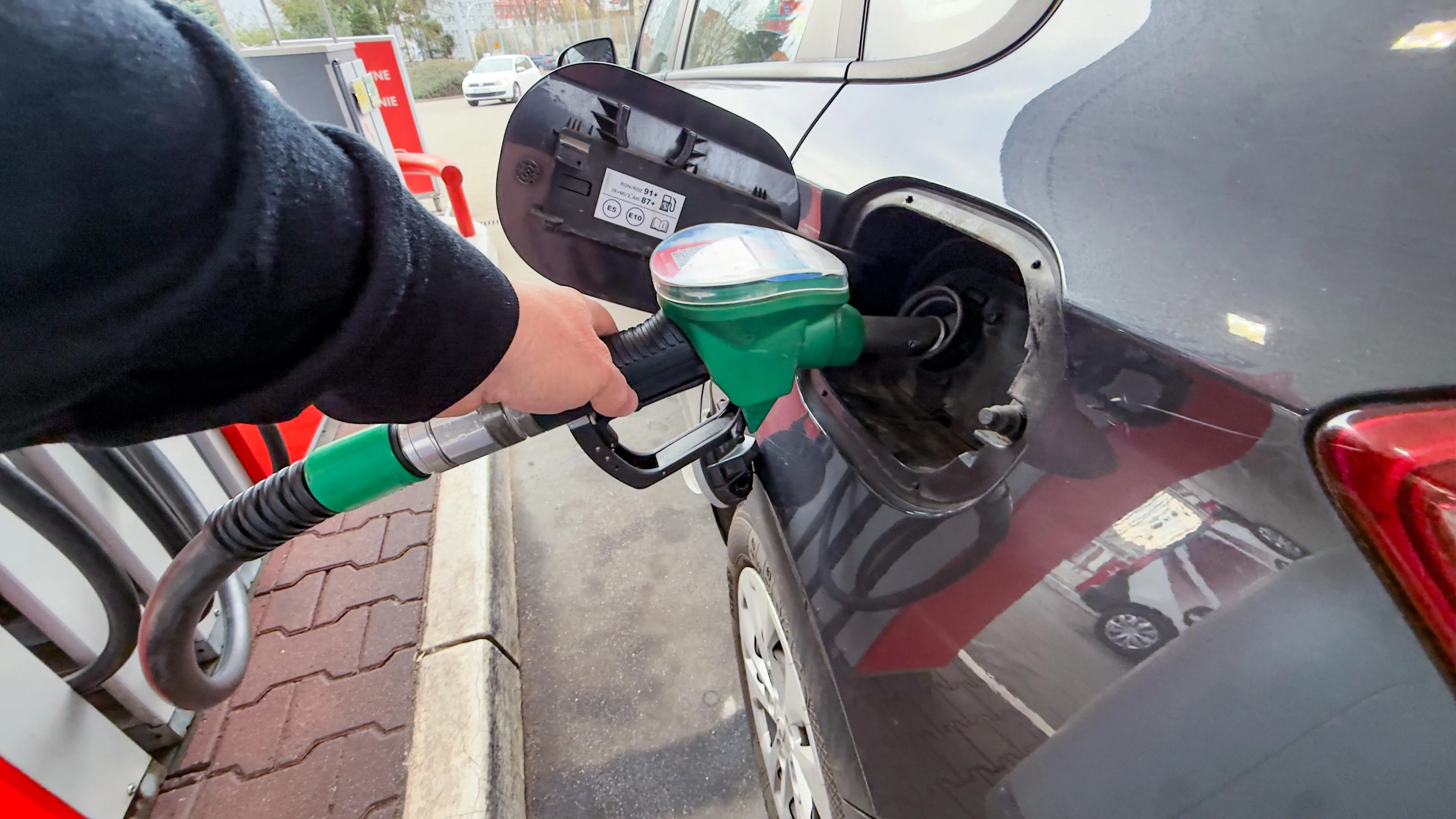 Ceny paliw w górę i w dół jednocześnie. Nowe stawki już od czwartku [8 kwietnia]