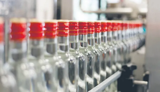 Polacy zaczną pędzić bimber? Podwyżka akcyzy na alkohol niepokoi branżę spirytusową